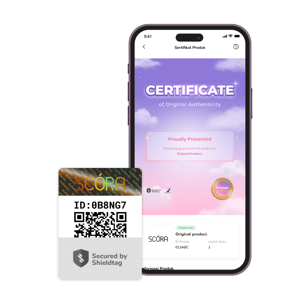 Konsumen memindai QR Code pada label Shieldtag untuk mengecek keaslian produk skincare