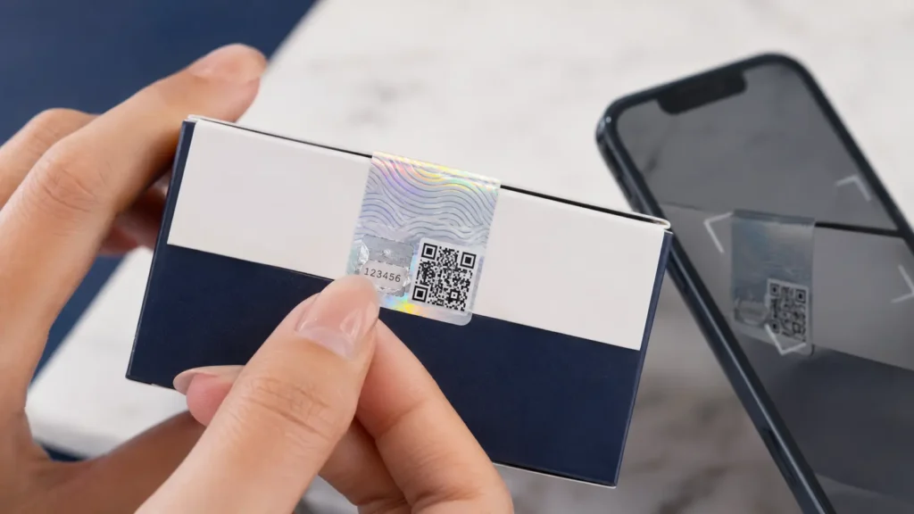 Proses menggosok PIN dan memindai QR code pada hologram keamanan kosmetik Shieldtag
