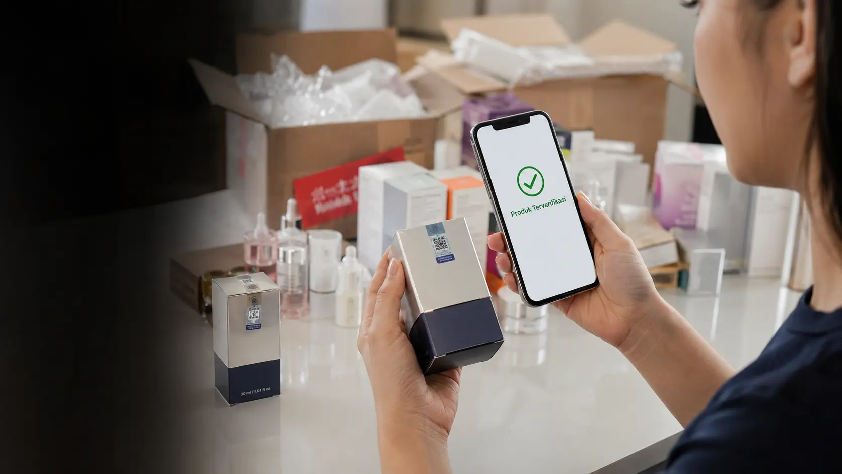 Konsumen memverifikasi keaslian kosmetik menggunakan hologram dan QR code Shieldtag